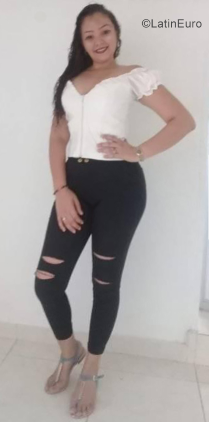 Date this gorgeous Colombia girl Gabriela from Santa Marta CO25702