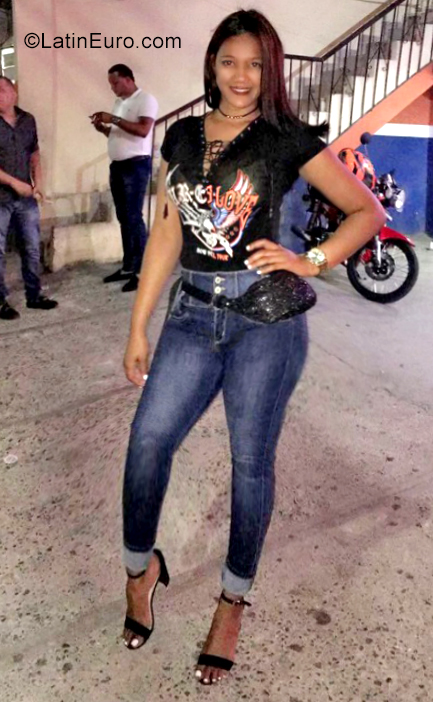 Date this pretty Dominican Republic girl Pamela from Santiago DO35398