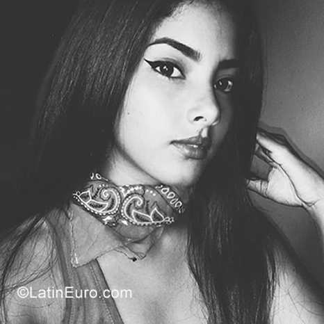 Date this happy Venezuela girl Gabriela from Caracas VE2532