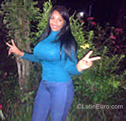 Date this attractive Venezuela girl Geraldine from Caracas VE2537
