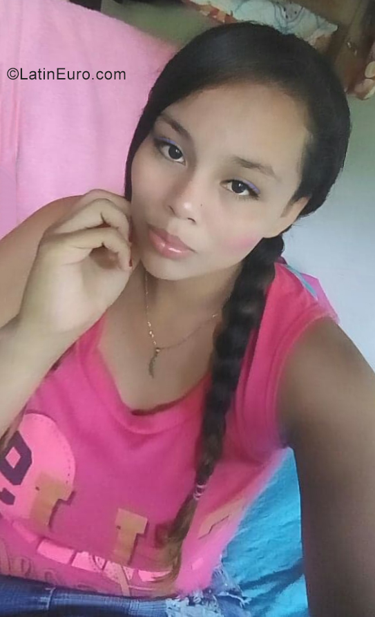 Date this cute Colombia girl Lina from Ibaque CO25756
