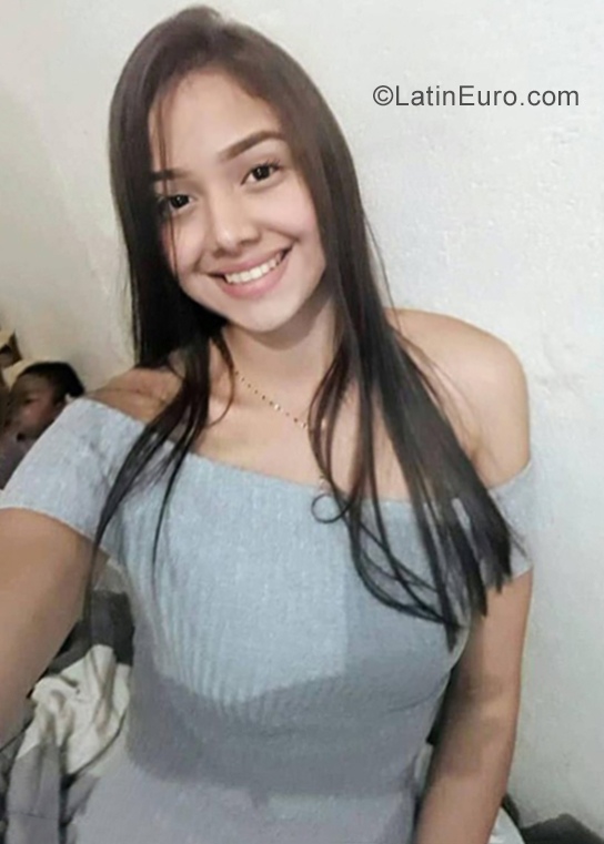 Date this gorgeous Venezuela girl Hilary from Barquisimeto VE2538