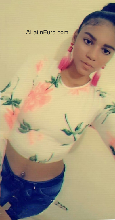 Date this fun Dominican Republic girl Ivonne from Santiago DO35435