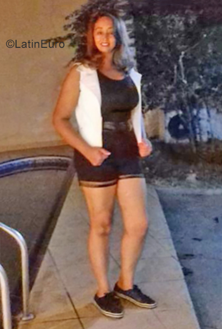 Date this good-looking Brazil girl Cleo from Goiania BR10872