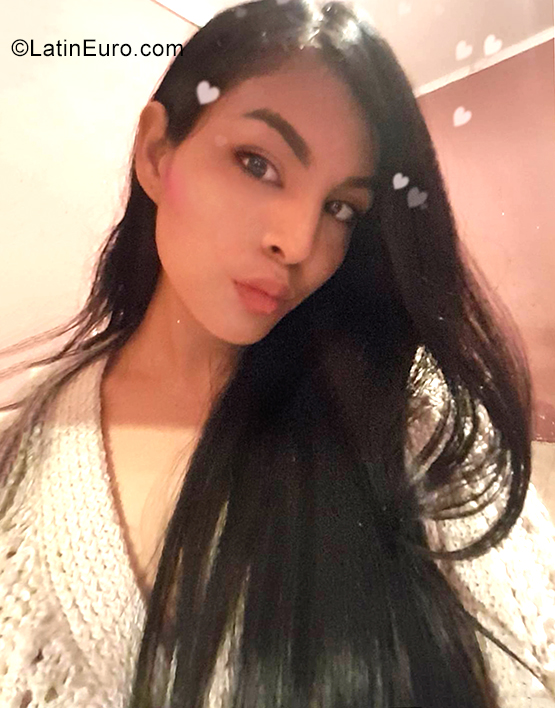 Date this foxy Venezuela girl Monica from Coro VE2549