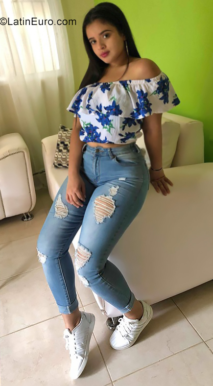 Date this hard body Dominican Republic girl Keisy from Santiago DO35485