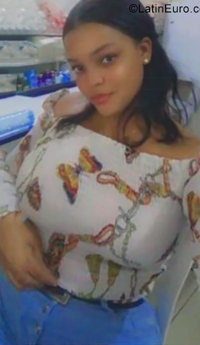 Date this nice looking Dominican Republic girl Elisa from Santo Domingo DO36401
