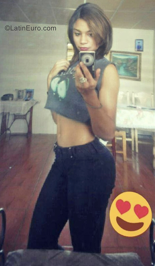 Date this voluptuous Venezuela girl Cecilia from Caracas VE2554