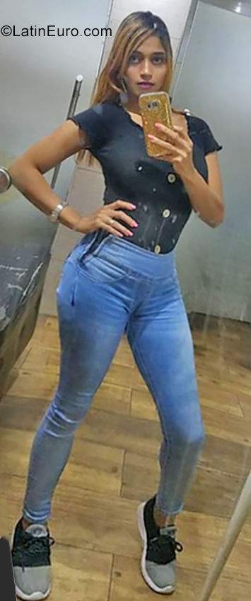 Date this georgeous Dominican Republic girl Ana from Santo Domingo DO35496
