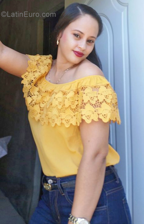 Date this athletic Dominican Republic girl Dayana from Santiago DO35509