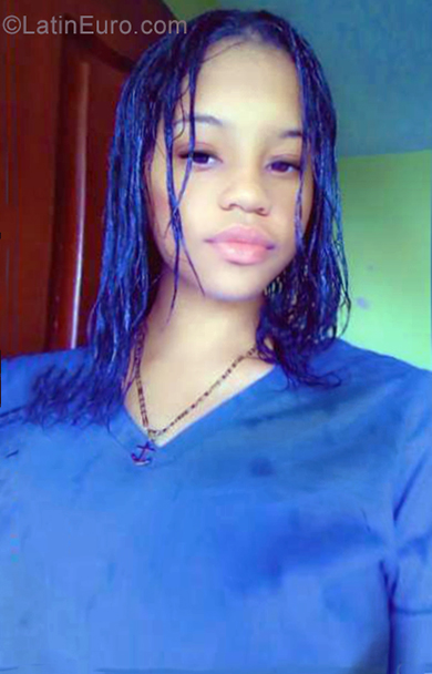 Date this gorgeous Dominican Republic girl Emily from Santo Domingo DO35515