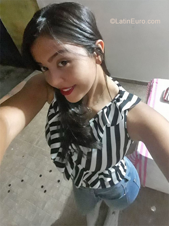 Date this hard body Colombia girl Claudia from Barrancabermeja CO25809