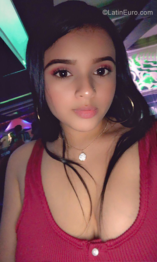 Date this lovely Dominican Republic girl Kisey from Santiago DO35521