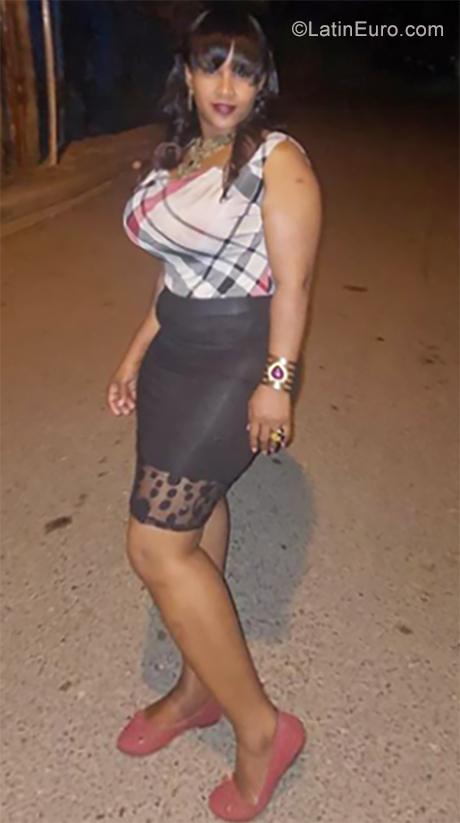 Date this nice looking Dominican Republic girl Yohanny from Santo Domingo DO35522