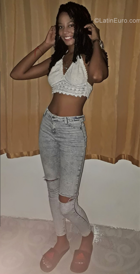 Date this delightful Colombia girl Kiaria from Santa Marta CO25815