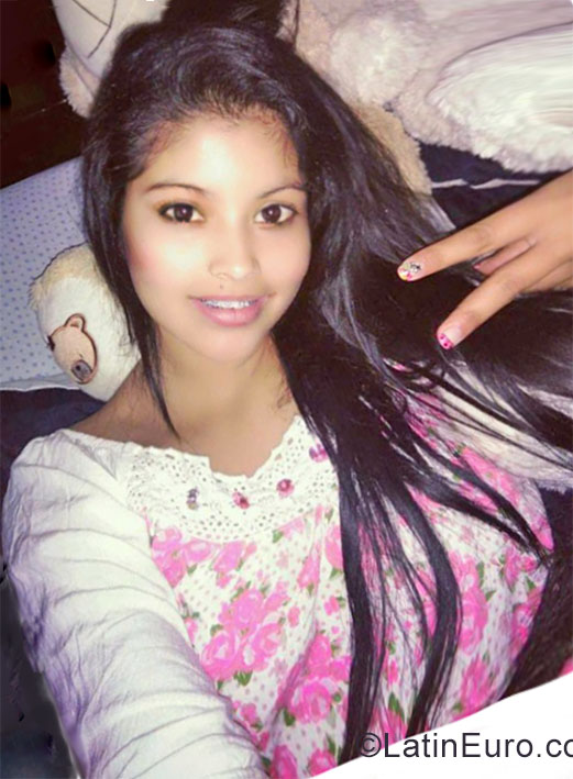 Date this charming Colombia girl Paola from Bogota CO25818
