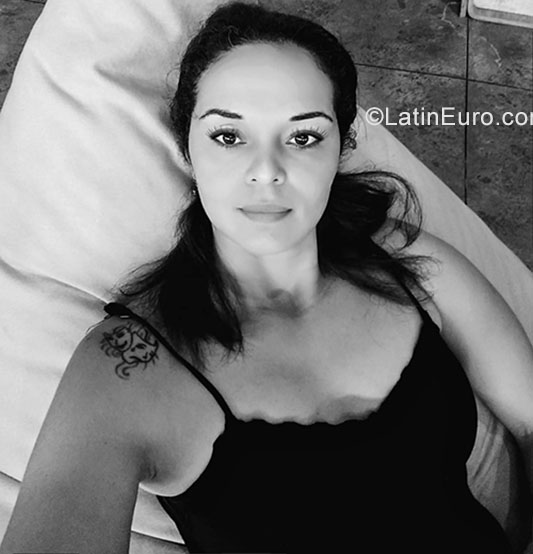Date this gorgeous Brazil girl Claudia from Sao Paulo BR10877