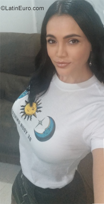 Date this nice looking Colombia girl Viviana from Cartago CO25828