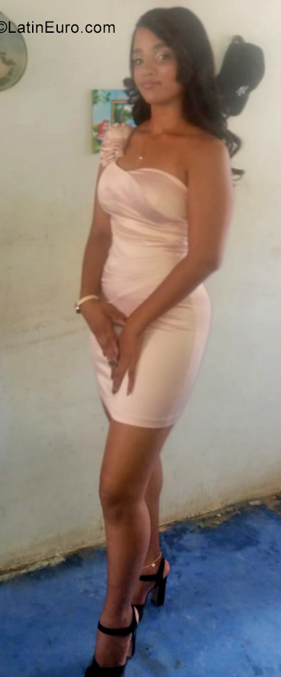 Date this foxy Dominican Republic girl Gabi from Santiago DO35576