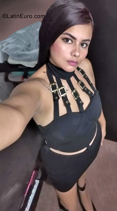 Date this tall Colombia girl Cynthia from Yumbo CO25836