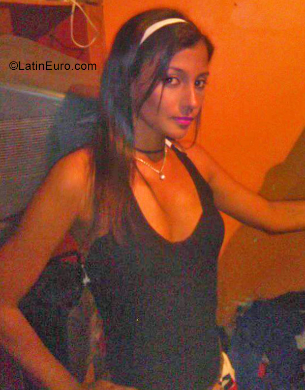 Date this young Venezuela girl Chaly from Cabudare VE2570