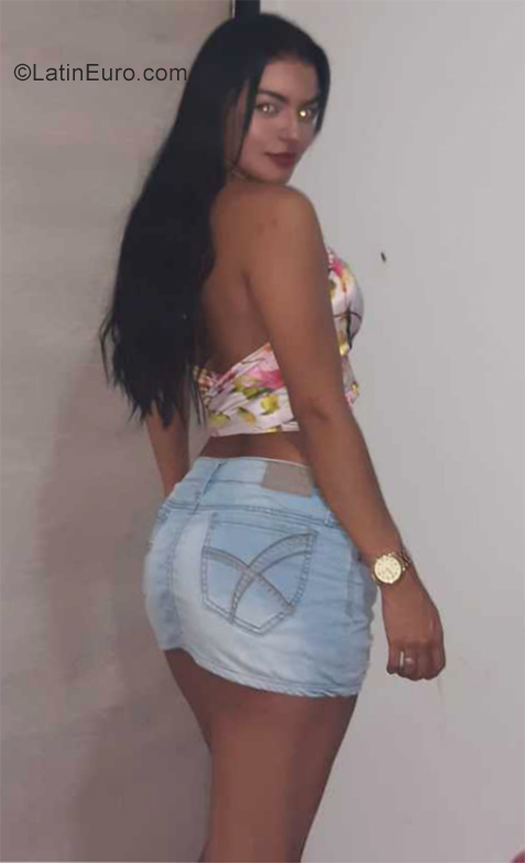 Date this pretty Colombia girl Tania from Bogota CO25851