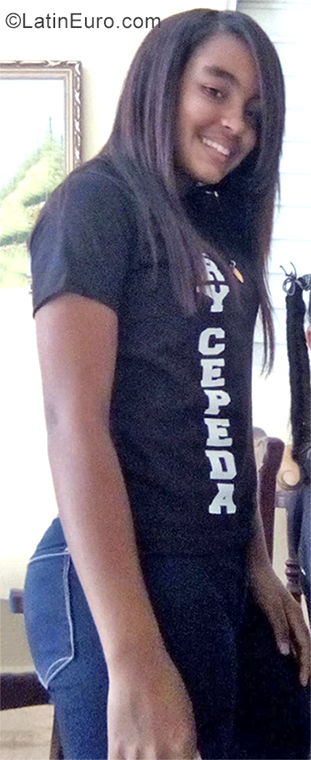 Date this foxy Dominican Republic girl Ariany from San Francisco De Macoris DO35605