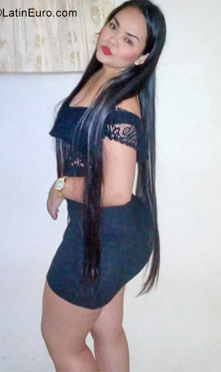Date this nice looking Colombia girl Lina from Villavicencio CO25854