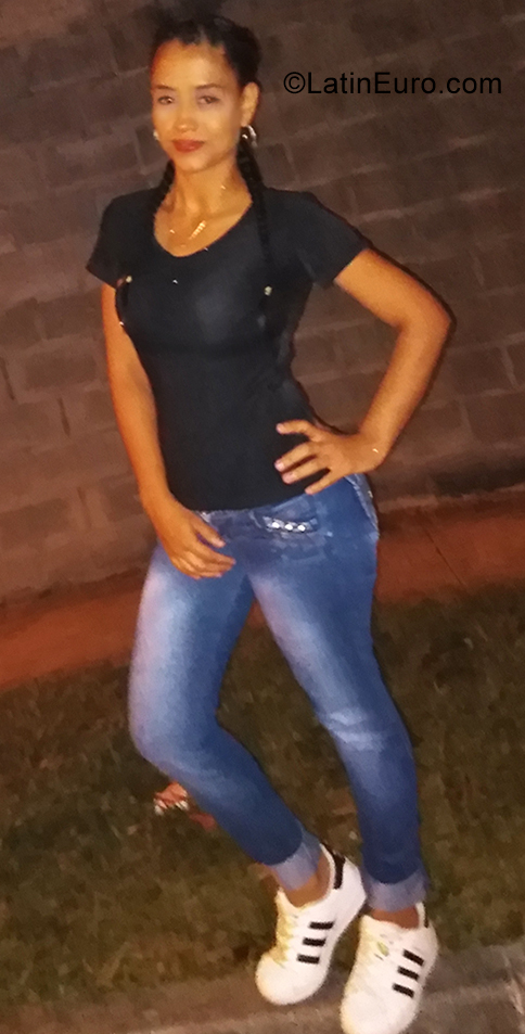 Date this passionate Colombia girl Yenireth from Cali CO25863