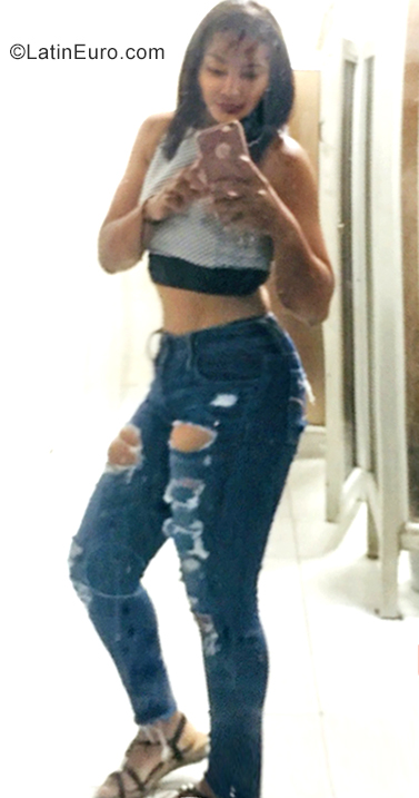 Date this attractive Dominican Republic girl Yess barrera from Santiago DO35634