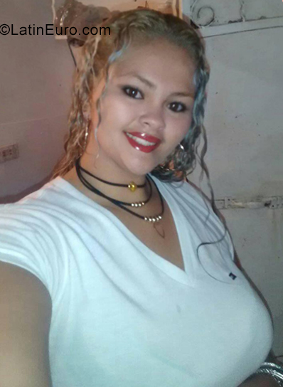 Date this pretty Venezuela girl Kraisly from Maracay VE2673