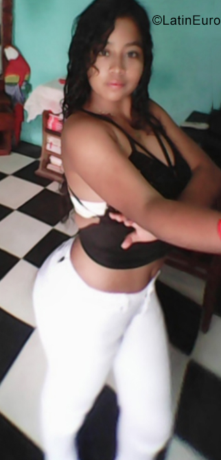 Date this hard body Colombia girl Fernanda from Cali CO25867