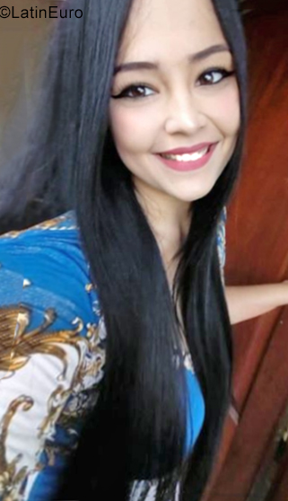 Date this hot Argentina girl Daniela from Buenos Aires AR217