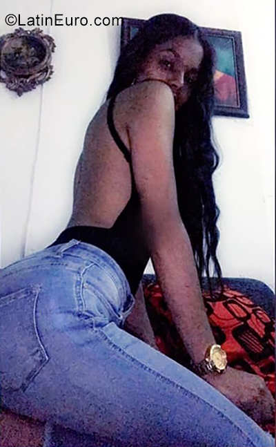 Date this funny Dominican Republic girl Sabrina from Santiago DO35648