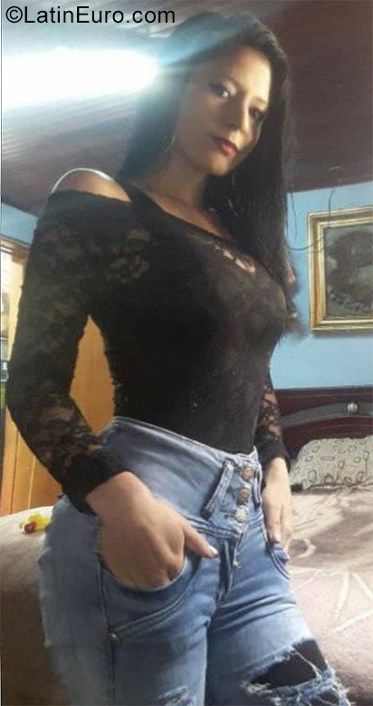 Date this cute Colombia girl Antonella from Bogota CO25873