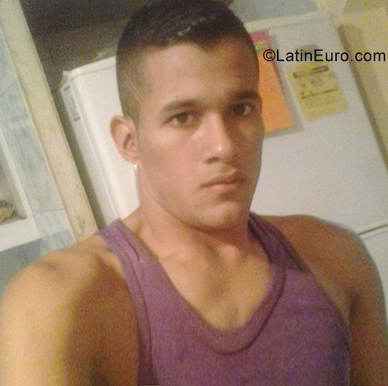 Date this sultry Venezuela man William from Barcelona VE2592