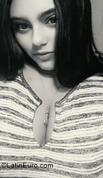 Date this charming Peru girl Valeria from Lima PE1424