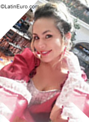 Date this sensual Ecuador girl Alondra from Quito EC358