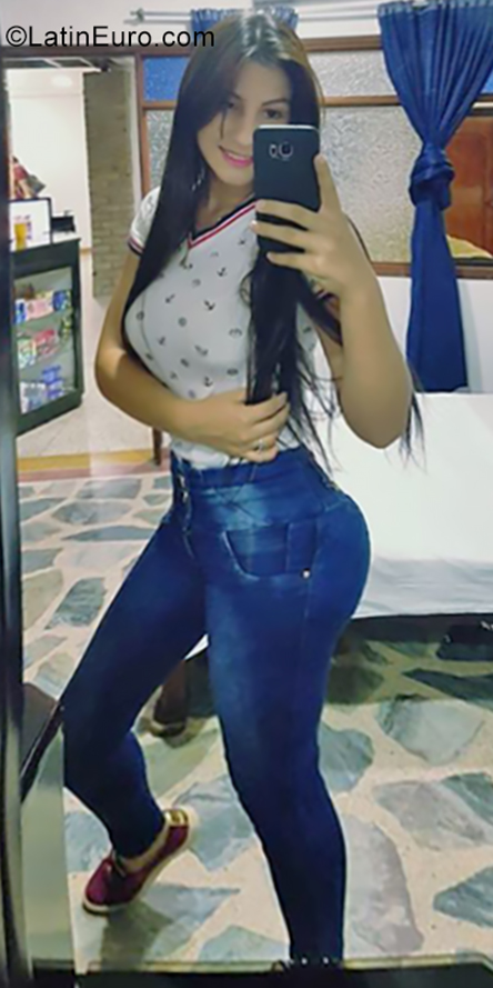 Date this beautiful Colombia girl Kelly from Cucuta CO25892