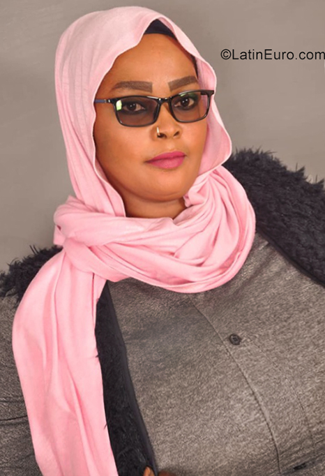 Date this pretty Sudan girl Nahida from Nyala SD35