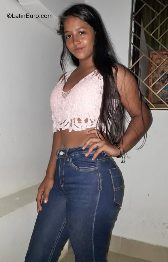 Date this nice looking Colombia girl Wendy from Sincelejo CO25909