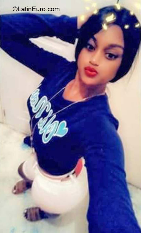 Date this charming Dominican Republic girl Leslie from Moca DO35727