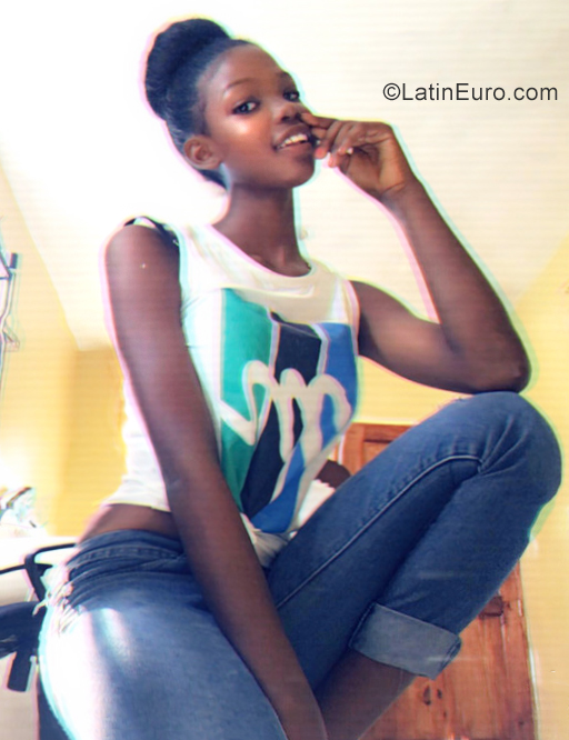 Date this sultry Dominican Republic girl Madelin from Santo Domingo DO35724