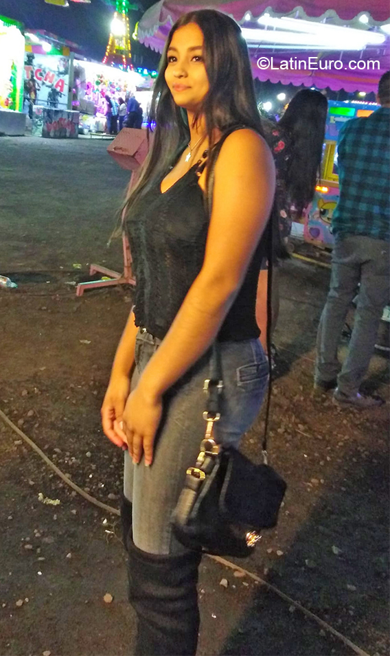 Date this georgeous Mexico girl Maryana from Guadalajara MX1676