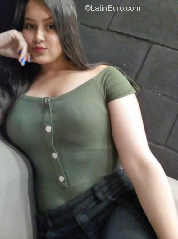 Date this athletic Colombia girl Kathy from Bogota CO25917