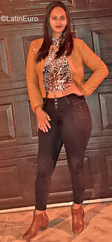 Date this sensual Costa Rica girl Amanda from Heredia CR374