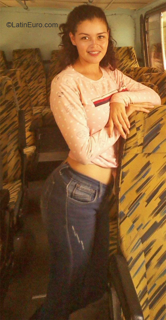 Date this good-looking Venezuela girl Francys from Acarigua VE2663