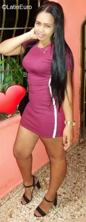 Date this nice looking Dominican Republic girl Winifer from Santo Domingo DO35763