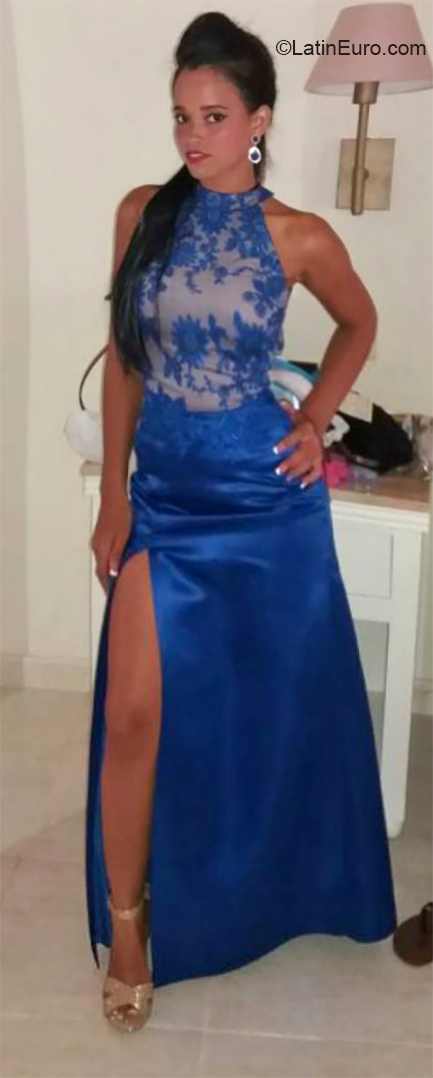 Date this sultry Dominican Republic girl Niky from Santo Domingo DO35764
