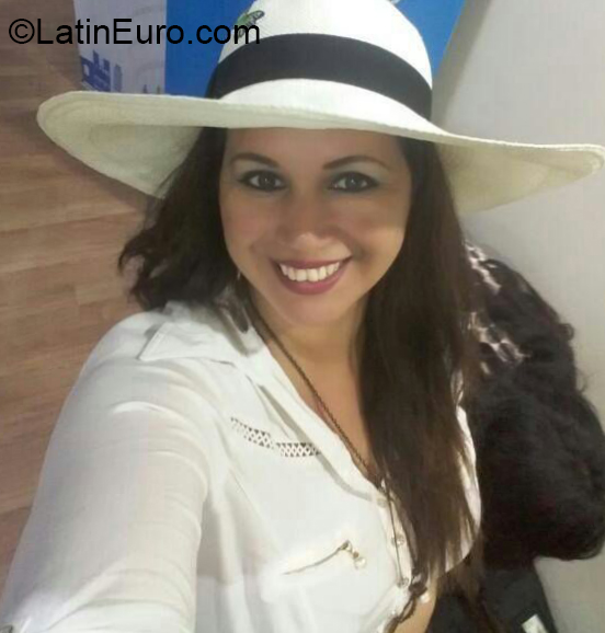 Date this sultry Ecuador girl Maritza from Guayaquil EC362